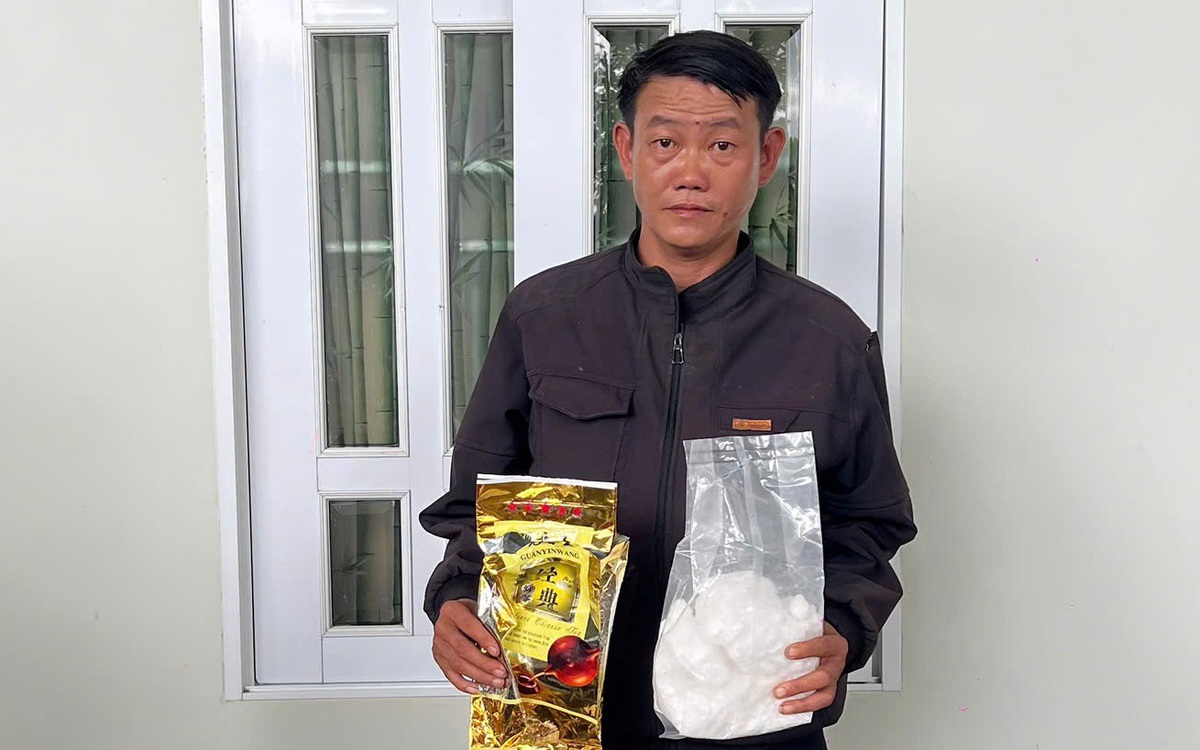 Bắt quả tang người đàn ông mang 1 kg ma túy, khai đi bán cho người Lào