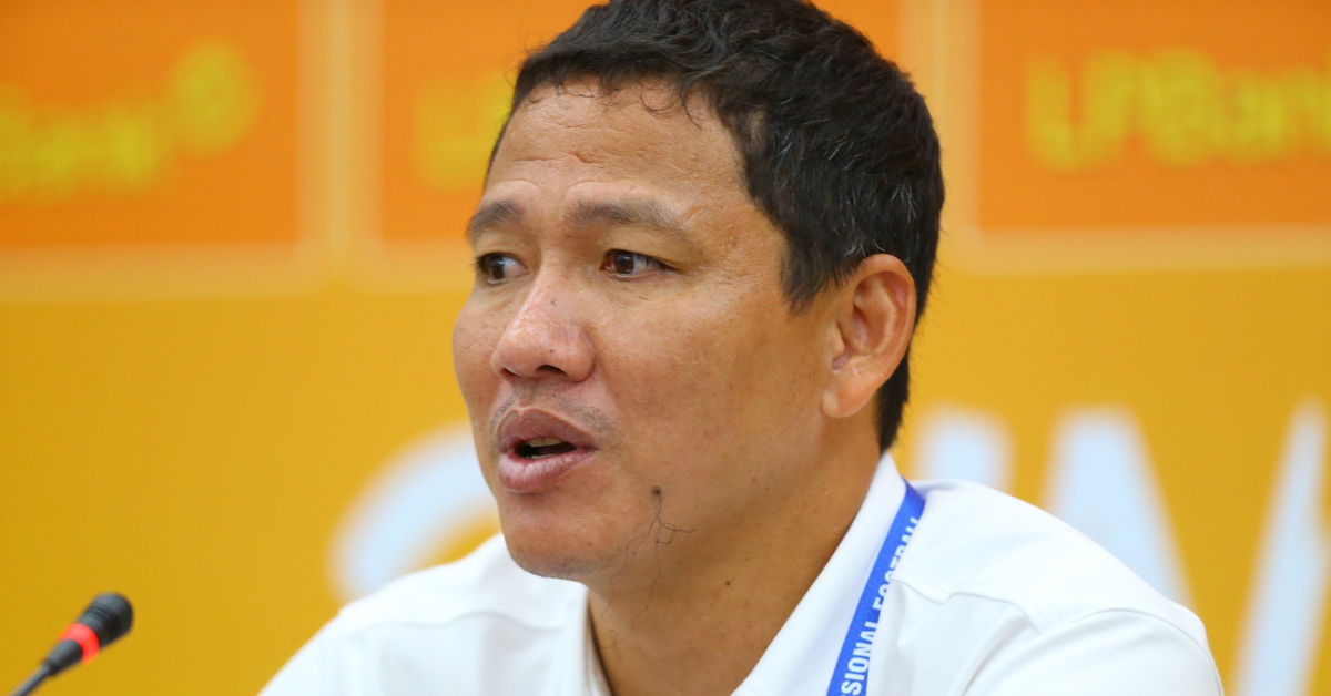 HLV Anh Đức không hài lòng về tấm thẻ đỏ của Kizito