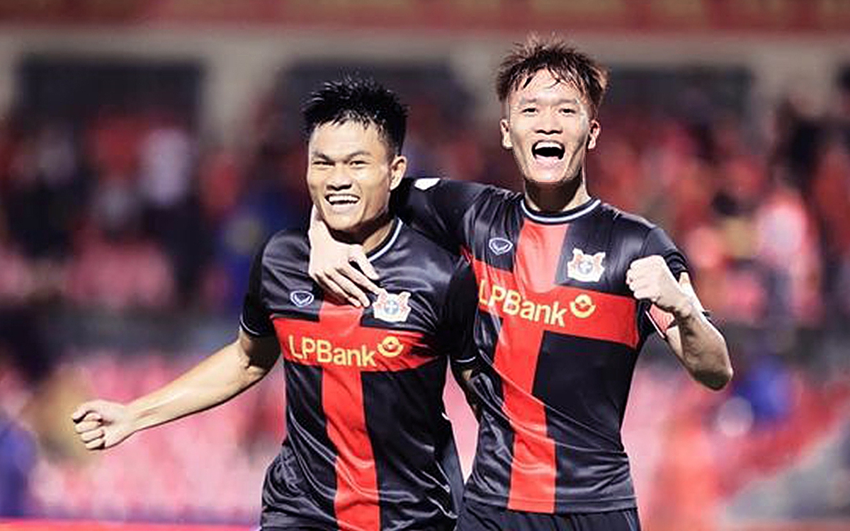 Bảng xếp hạng V-League vòng 2: Tân binh lên đỉnh bảng