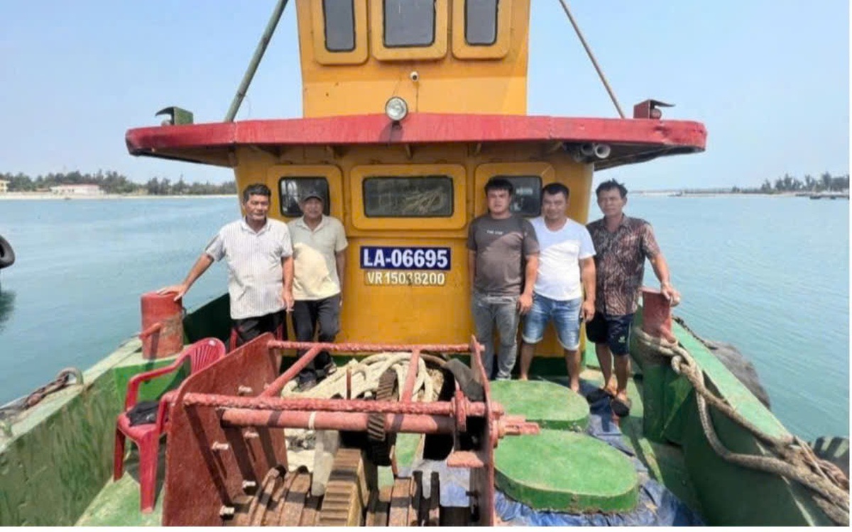 Tạm đình chỉ điều tra vụ chìm sà lan làm 4 người chết, 5 người mất tích