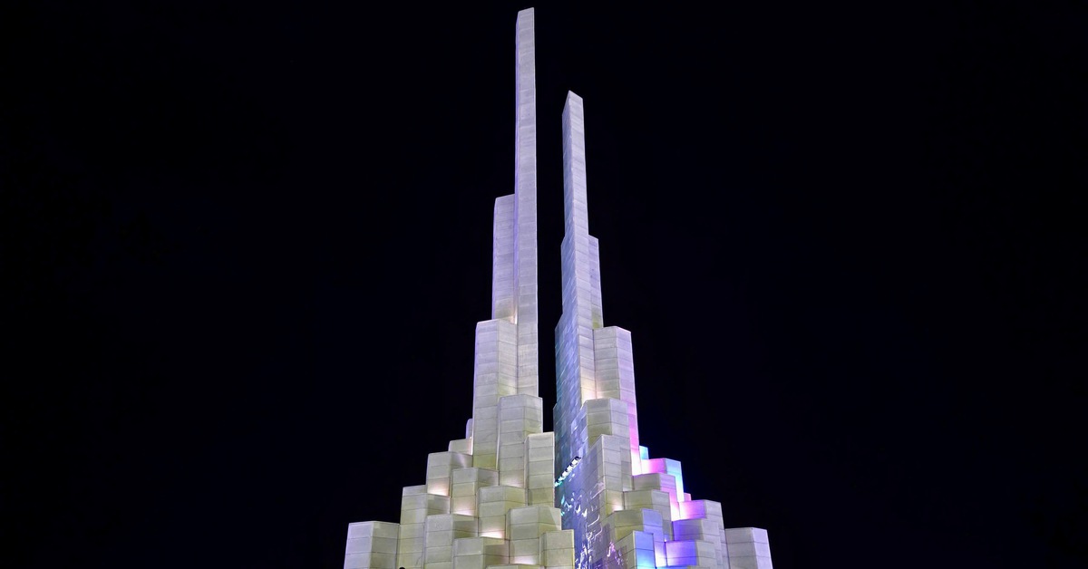 Tháp Nghinh Phong xuống cấp, hư hỏng hệ thống đèn