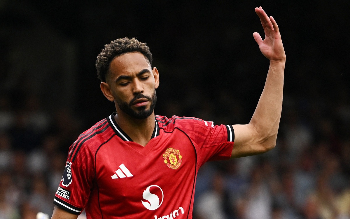 Man United ơi, mua tiền đạo lắm để làm chi?