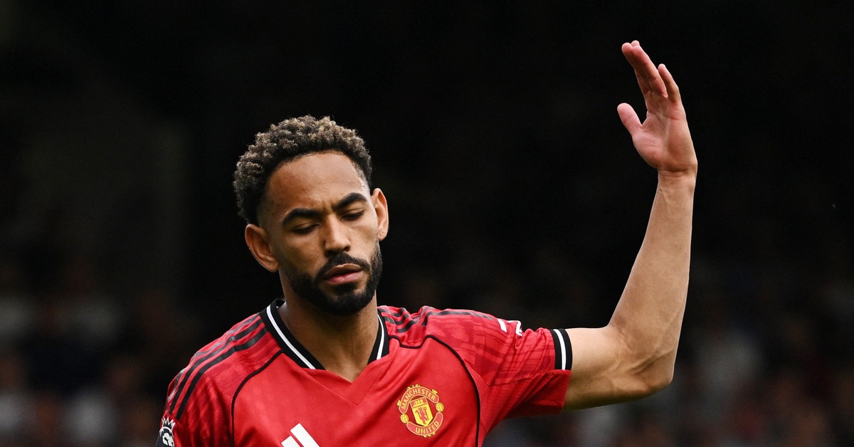 Man United ơi, mua tiền đạo lắm để làm chi?