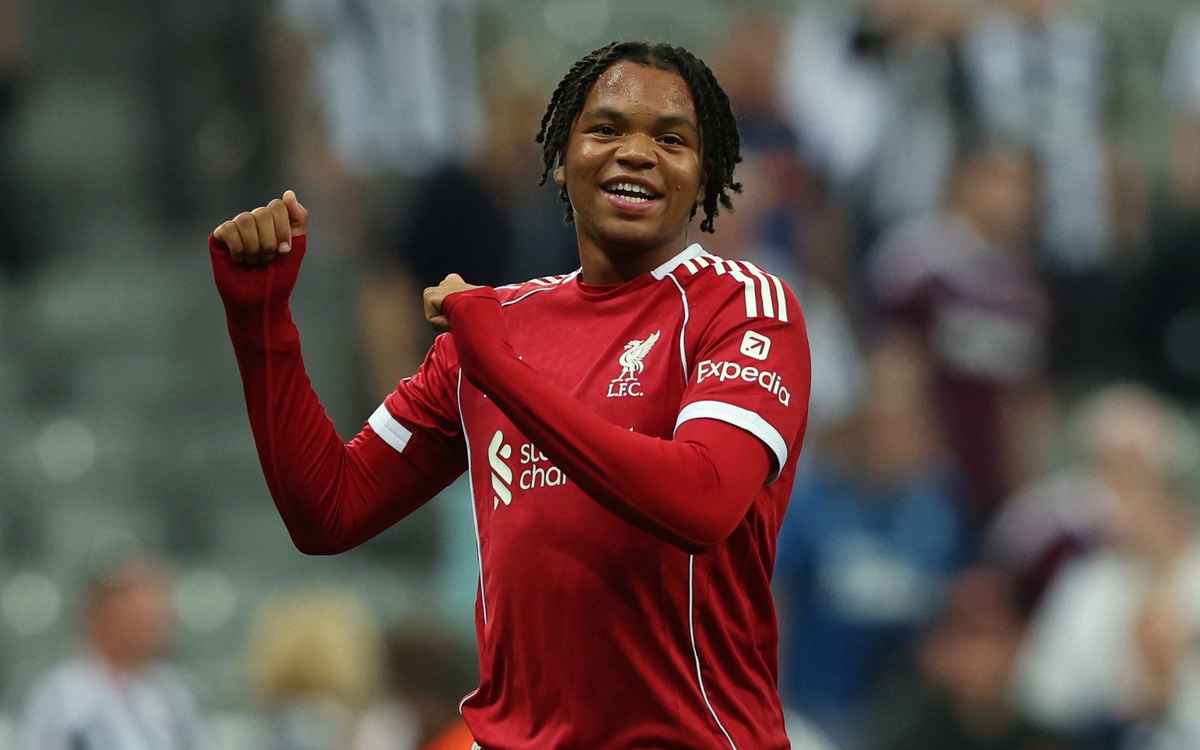 Cầu thủ 16 tuổi ghi bàn giúp Liverpool đánh bại Newcastle