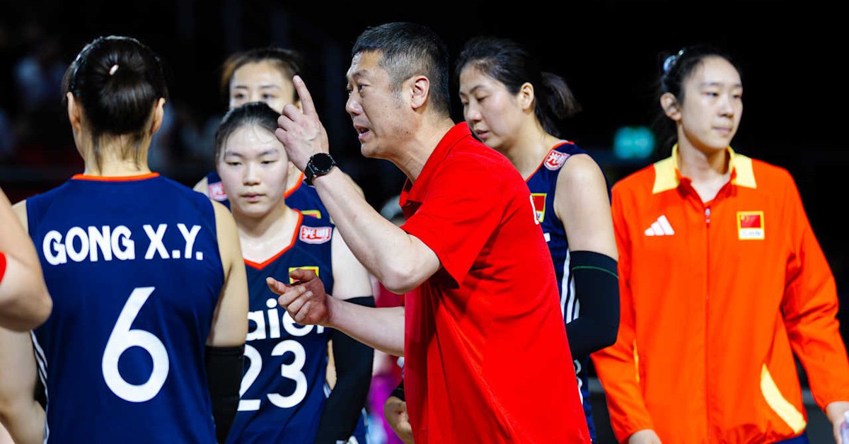 HLV bóng chuyền nữ Trung Quốc quát tháo, chửi bới VĐV