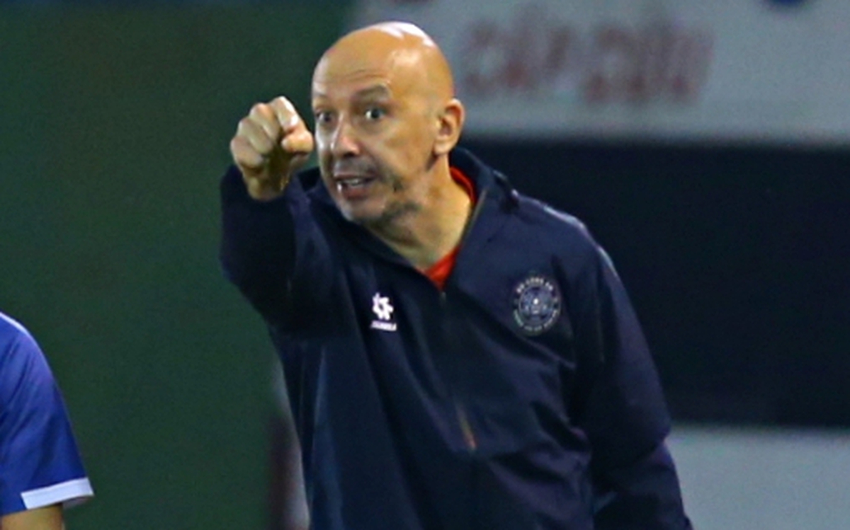 Xúc phạm trọng tài xong trốn, trợ lý CLB Công An Hà Nội bị cấm làm nhiệm vụ 2 trận