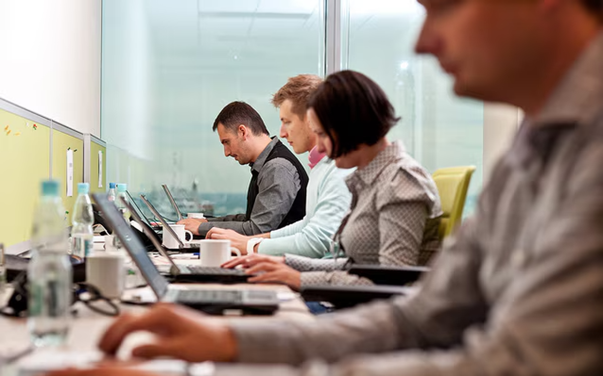 Công ty biến laptop thành thiết bị ghi âm bí mật giám sát nhân viên làm việc từ xa?