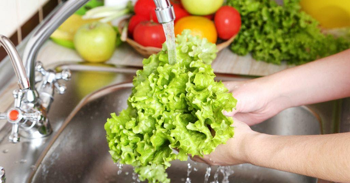 Có phải ngâm rau càng lâu, rau càng sạch?