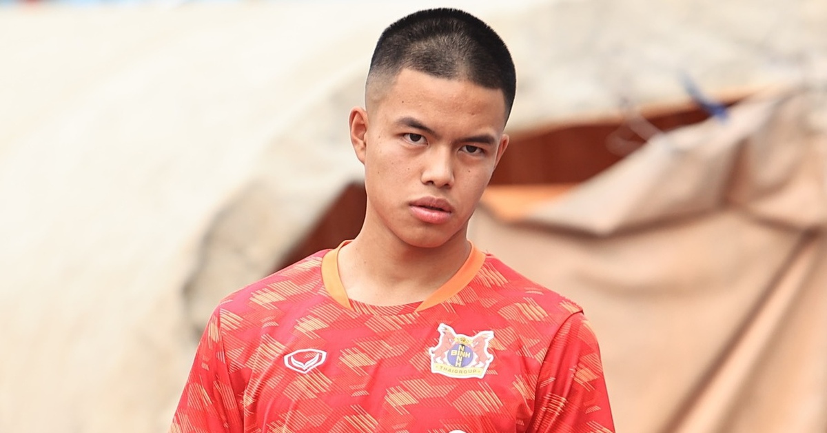 HLV Kim Sang Sik 'nhắm' cầu thủ Việt kiều Trần Thành Trung