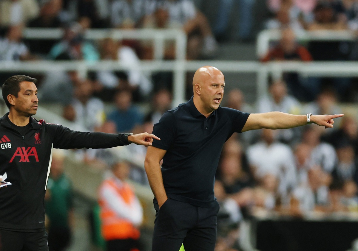 HLV Arne Slot chỉ trích lối chơi phản bóng đá của Newcastle