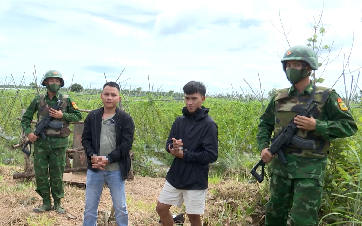 Biên phòng Tây Ninh khởi tố 2 người tổ chức cho 4 người Đà Nẵng xuất cảnh trái phép
