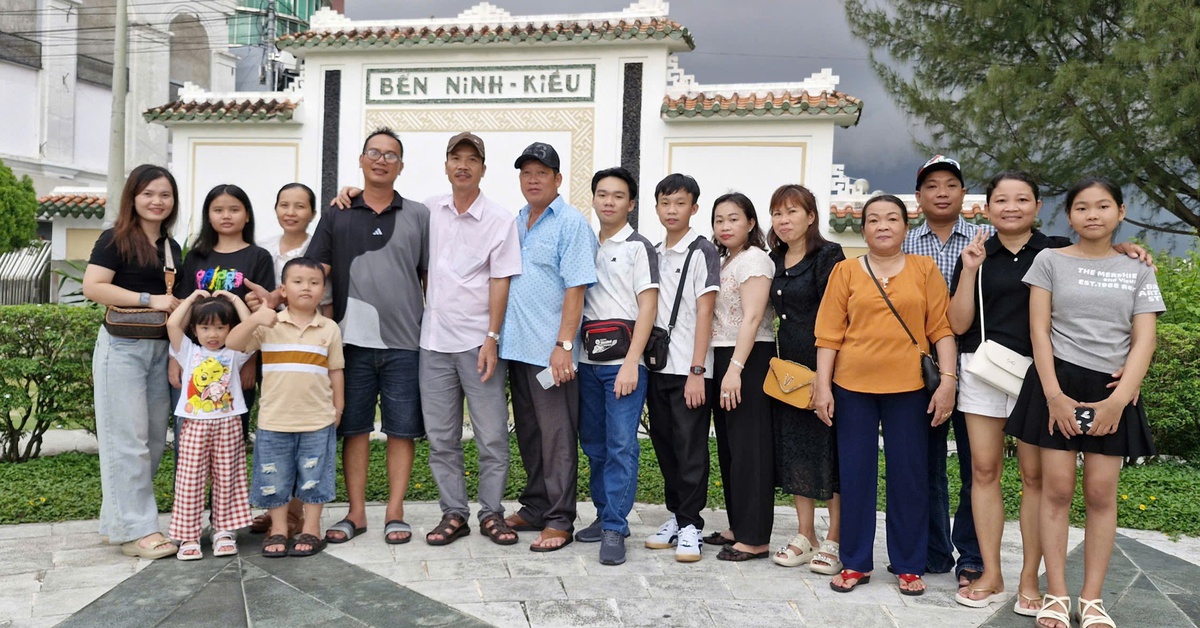 Đến Cần Thơ du lịch lễ 2-9, ngồi du thuyền ngắm pháo hoa