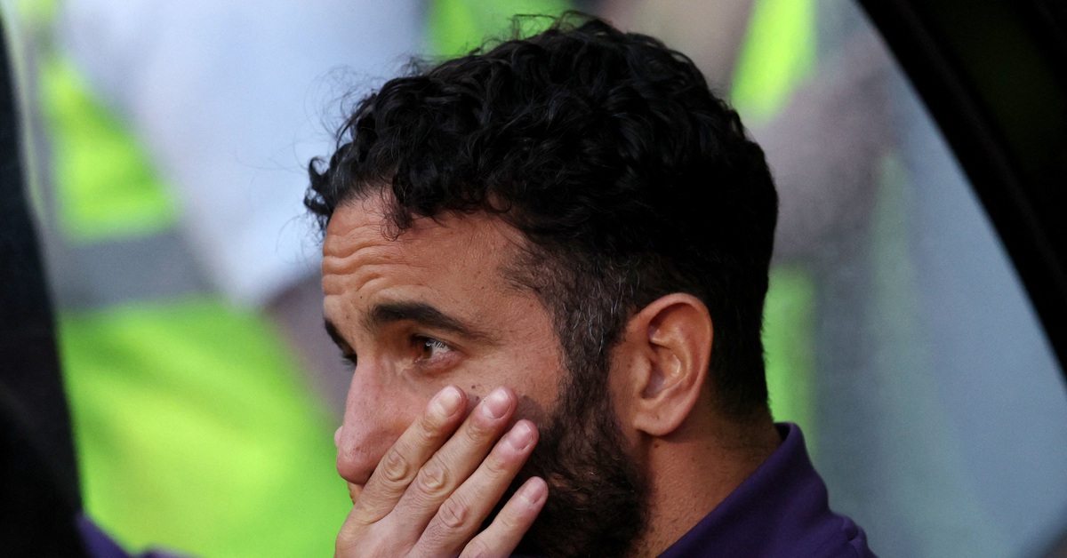 HLV Amorim xin lỗi người hâm mộ, trách cầu thủ 'chưa đá hết sức'