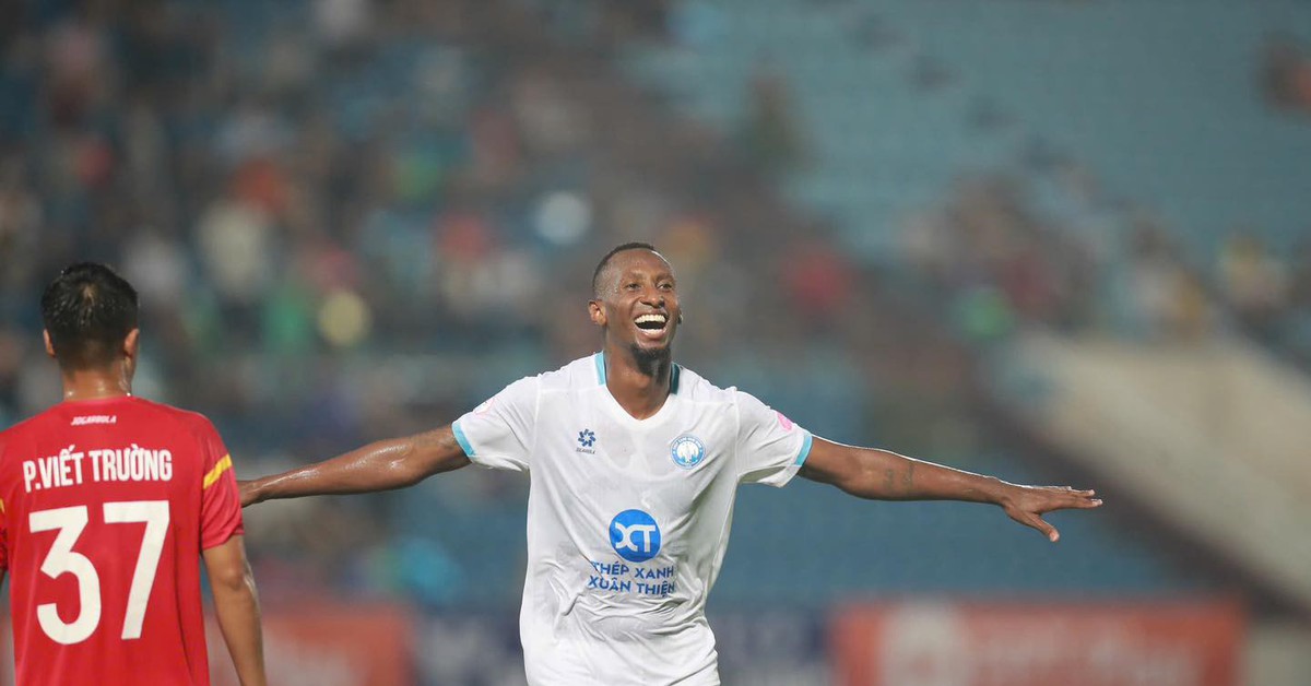 Video: Ngoại binh Brazil ghi bàn đẳng cấp, mang về 3 điểm cho Thép Xanh Nam Định