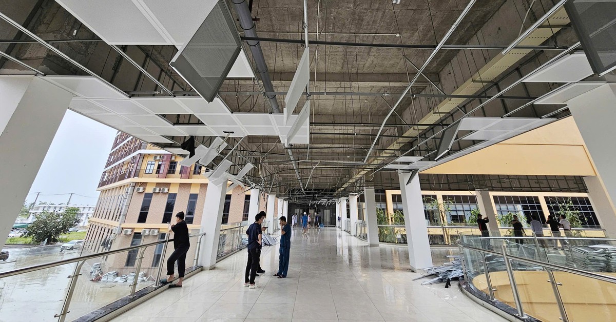 Bệnh viện ung bướu ngàn tỉ vừa đưa vào sử dụng một tuần bị gió bão quật tơi tả, trần nhà rơi rớt