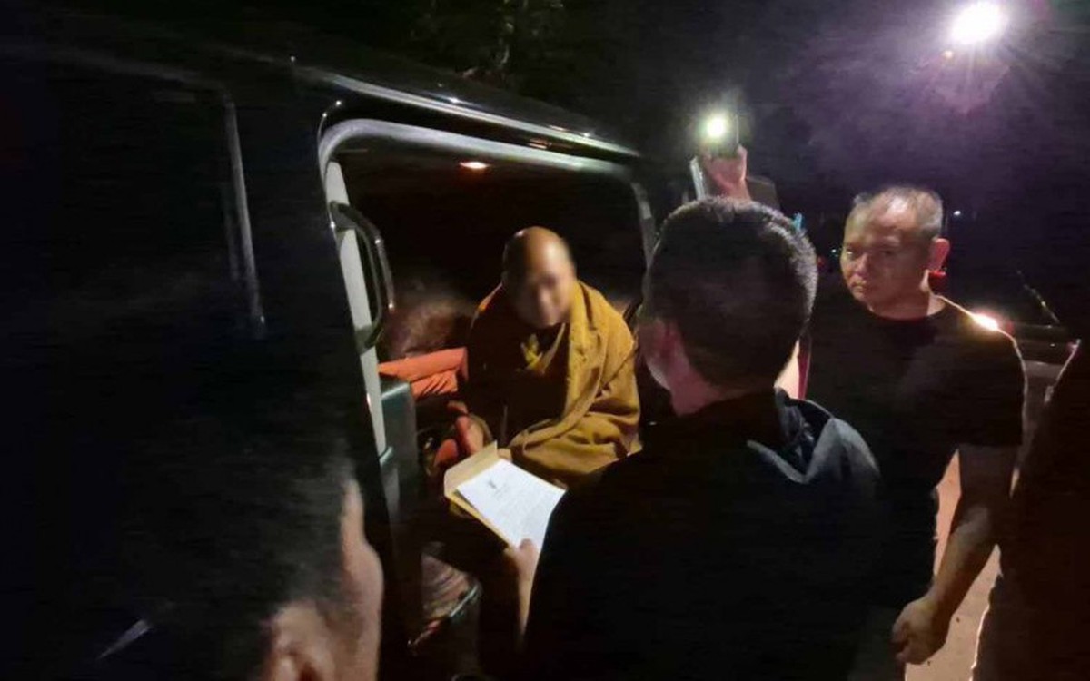 Nhà sư Thái Lan bị bắt với cáo buộc biển thủ tiền quyên góp