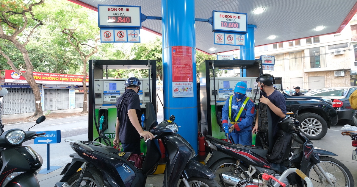 Xăng E5 chỉ bán ra 21% thị phần, vì sao Bộ Công Thương muốn xóa sổ xăng khoáng từ 2026?