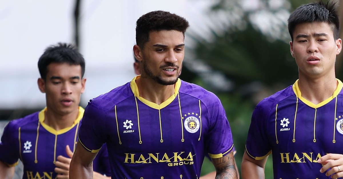 Cầu thủ trưởng thành từ lò đào tạo La Masia lấy tên Việt Nam là Đỗ Hoàng Hên