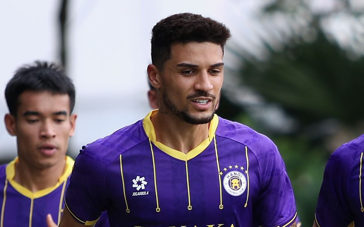 Cầu thủ trưởng thành từ lò đào tạo La Masia lấy tên Việt Nam là Đỗ Hoàng Hên