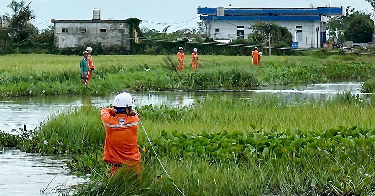 Cấp điện trở lại cho 1,6 triệu khách hàng bị ảnh hưởng do bão, chạy đua cung ứng điện trước 29-8