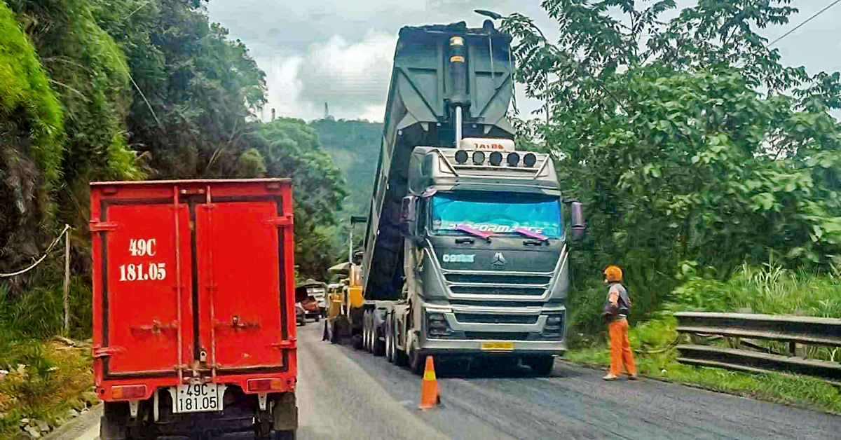 Tạm dừng sửa đường đèo Bảo Lộc do thời tiết xấu