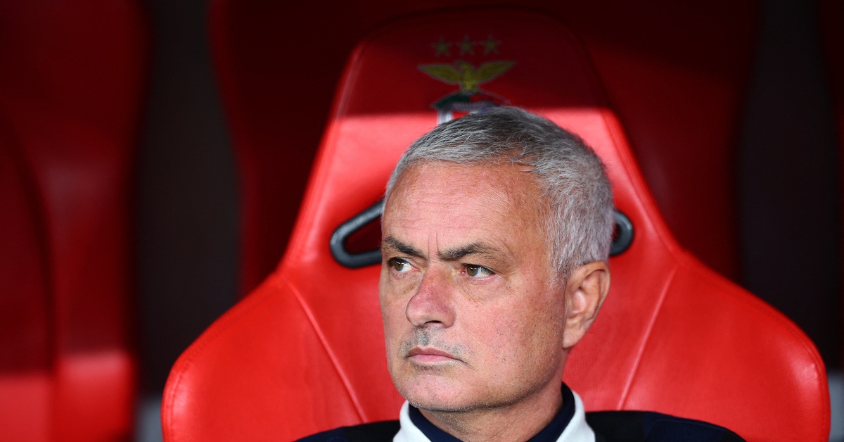 Nóng: HLV Mourinho bị sa thải