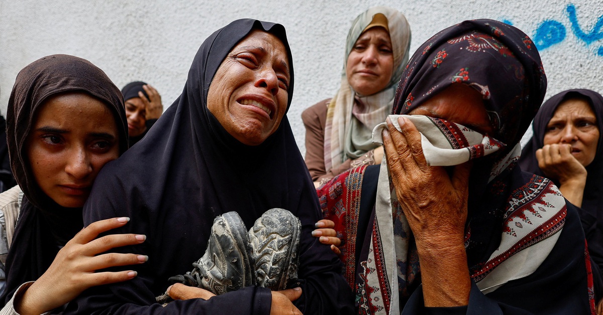 Hayajondan titrayotgan ayollarning haqiqiy pornosi