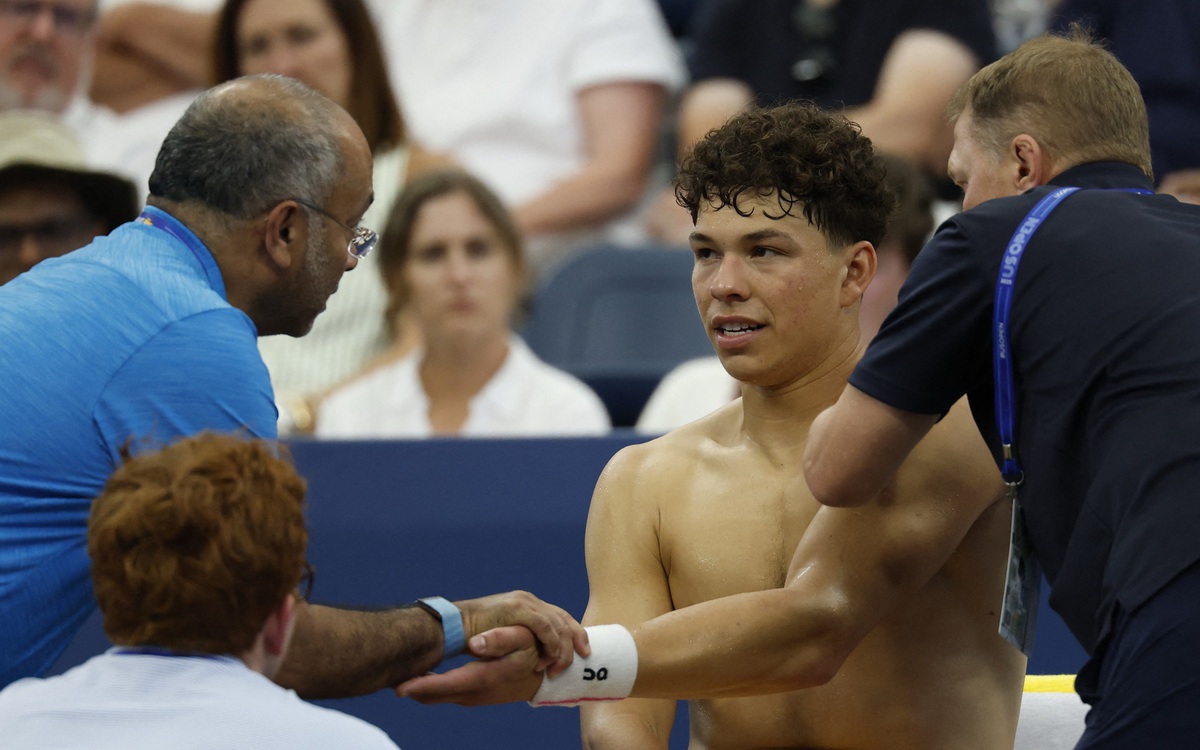 Cha sốt ruột trên khán đài, khuyên con trai bỏ cuộc ở US Open 2025