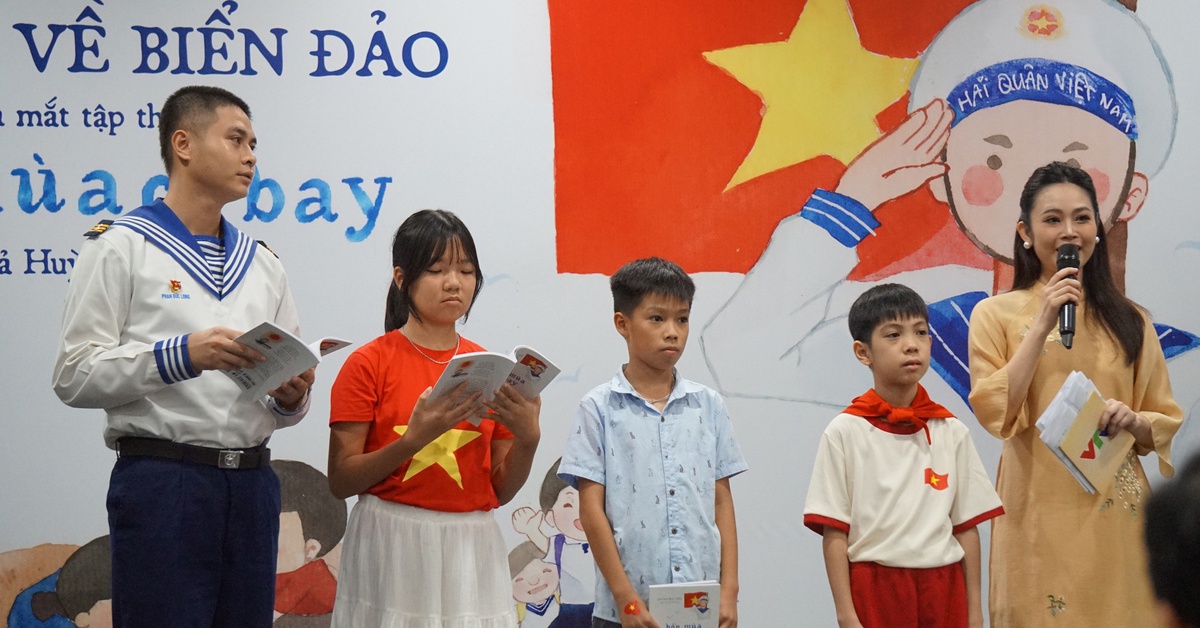 Bốn mùa cờ bay và lời thủ thỉ về biển đảo quê hương