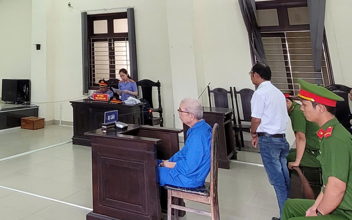 Dùng tên của anh ruột 'nổ' quen với lãnh đạo, làm giả quyết định của tỉnh Long An để lừa nhà đầu tư