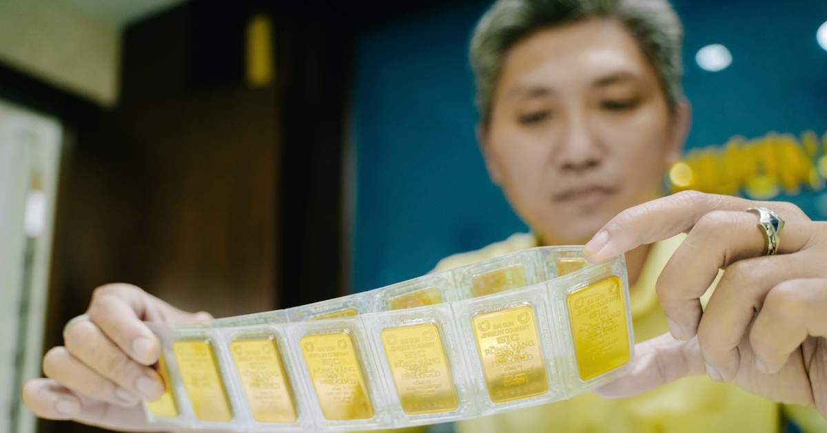 Giá vàng miếng SJC áp sát ngưỡng 130 triệu đồng/lượng