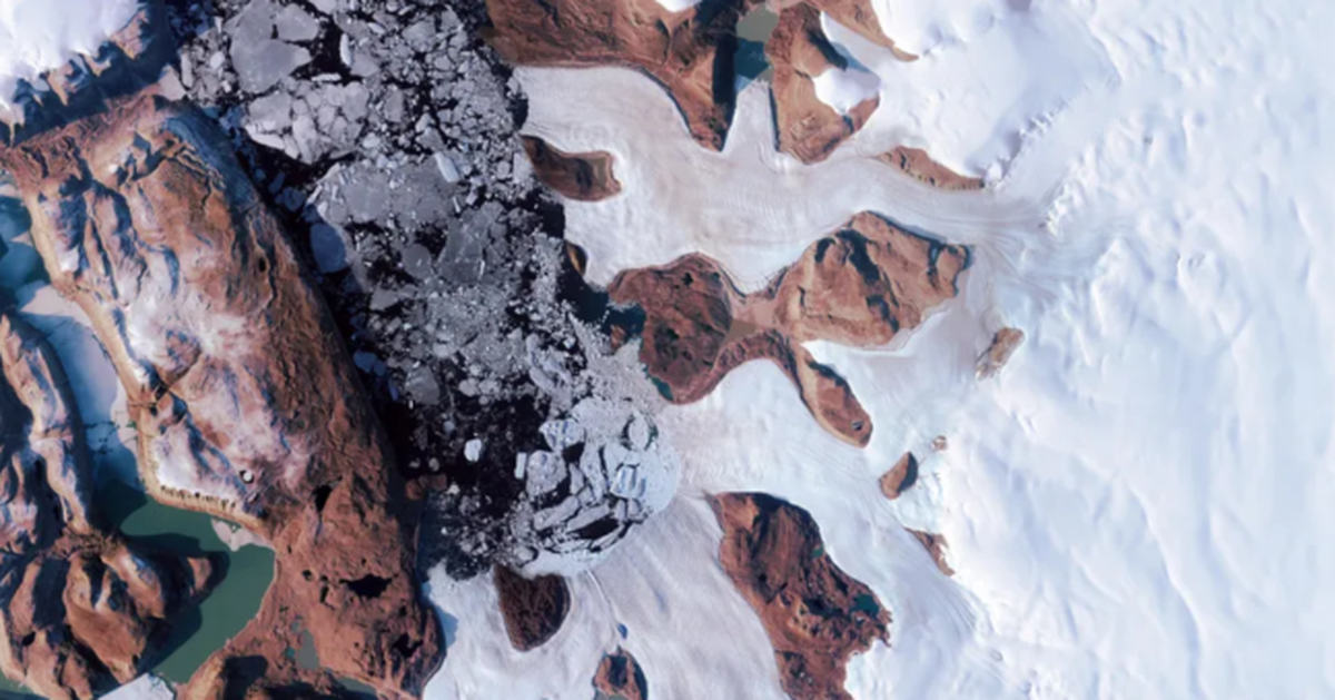 Bất ngờ hồ nước ngầm trồi lên từ mặt băng Greenland