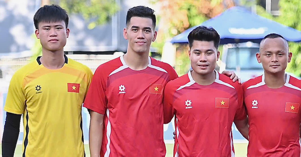 Tiến Linh ra Hà Nội đá từ thiện