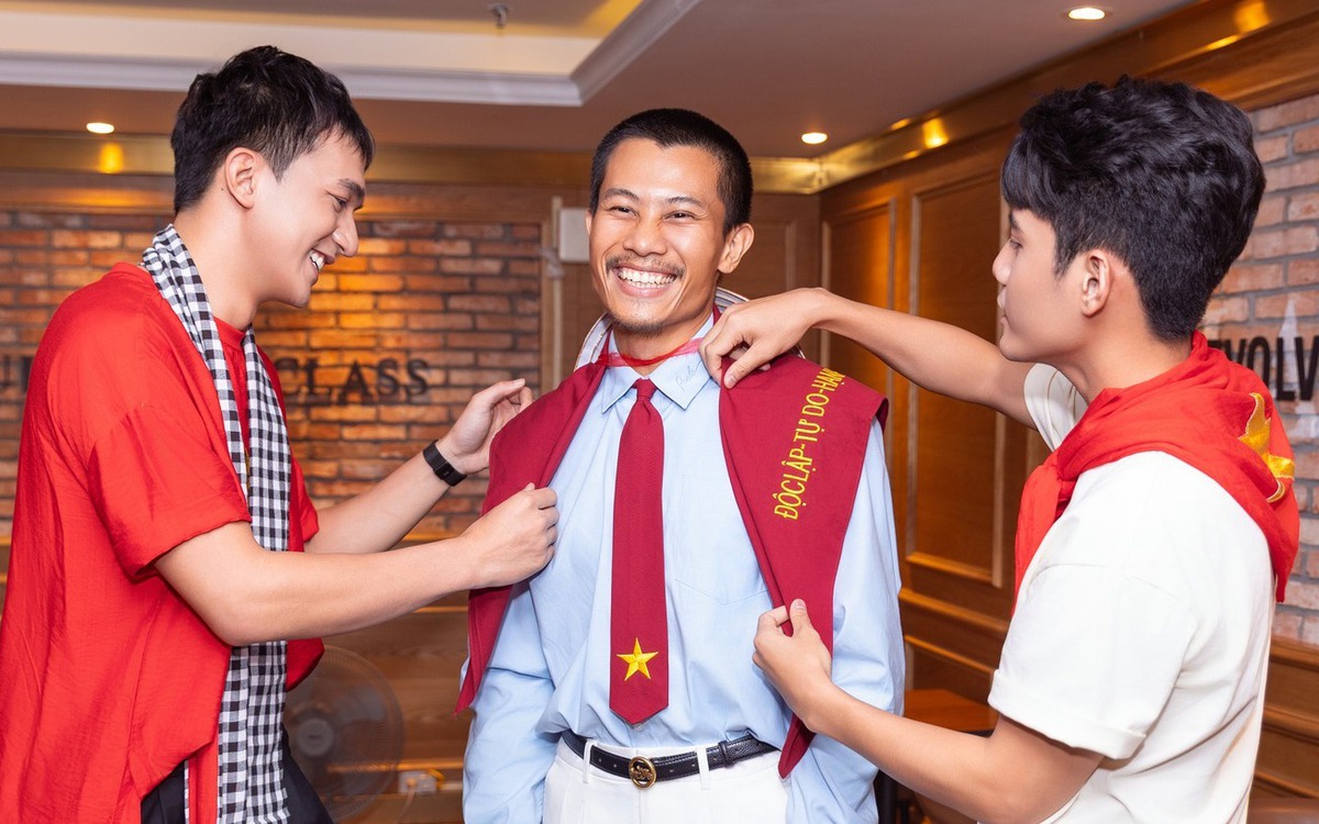 Doanh thu Mưa đỏ vượt 300 tỉ: Hiện tượng chưa từng có của phòng vé Việt