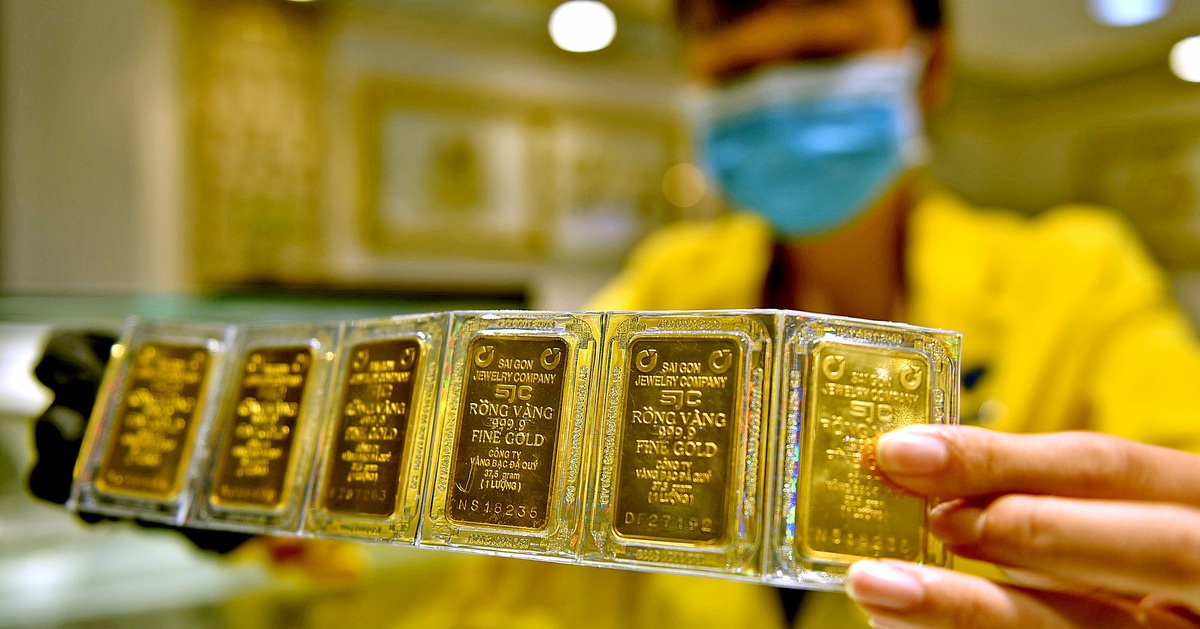 Giá vàng miếng SJC vượt 130 triệu đồng/lượng, phá vỡ mọi kỷ lục