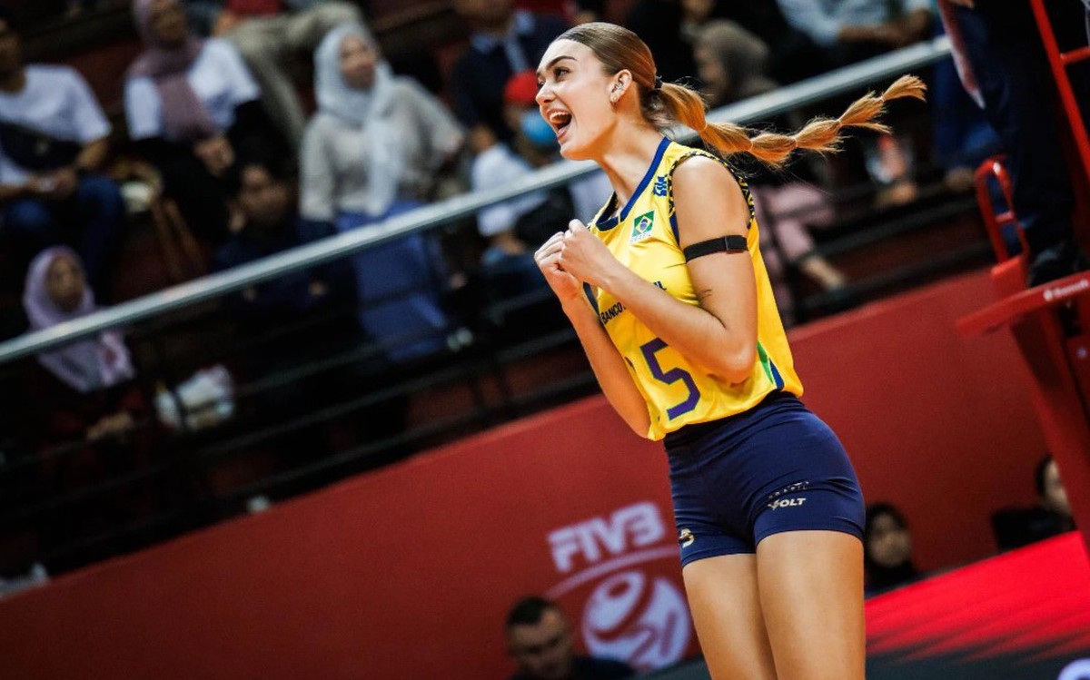 Ngôi sao 20 tuổi cao 2m của Brazil gây xao xuyến bóng chuyền thế giới