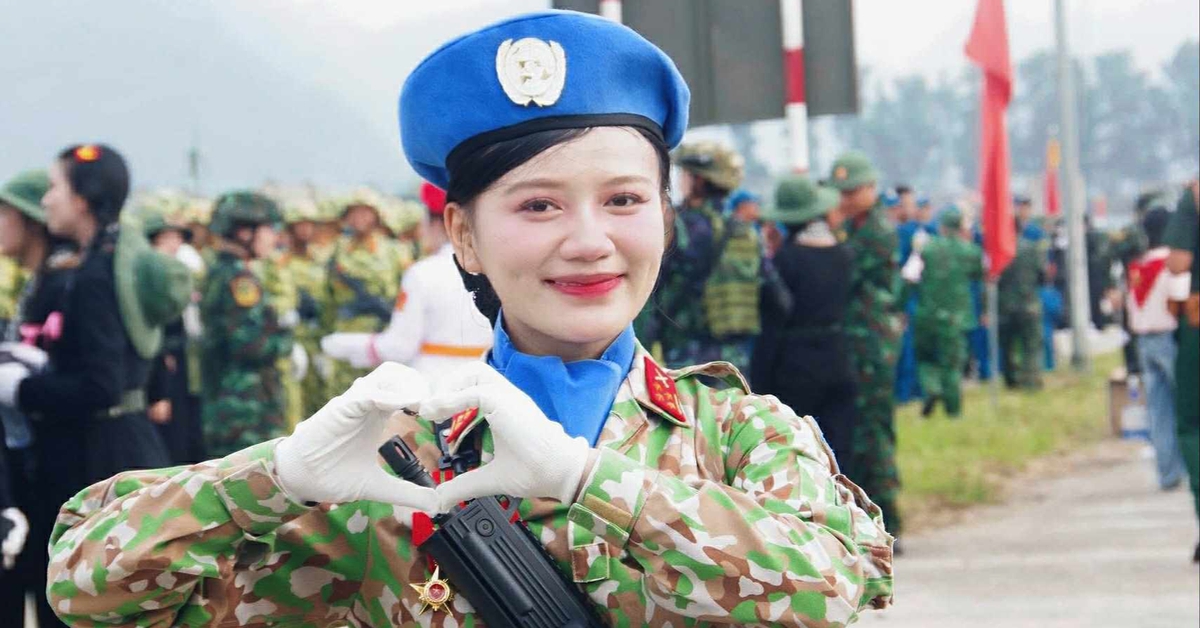 Tạm gác blouse trắng, nữ chiến sĩ A80 khoác quân phục lên đường nhập ngũ