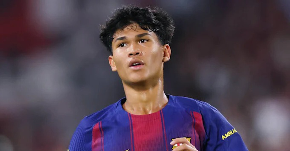 Ngôi sao 17 tuổi người Philippines rực sáng trong màu áo Barca