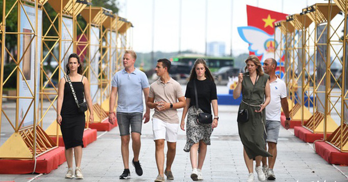 Tin tức sáng 5-8: Đề xuất mới miễn thị thực người nước ngoài; Cổ phiếu Quốc Cường Gia Lai kịch trần