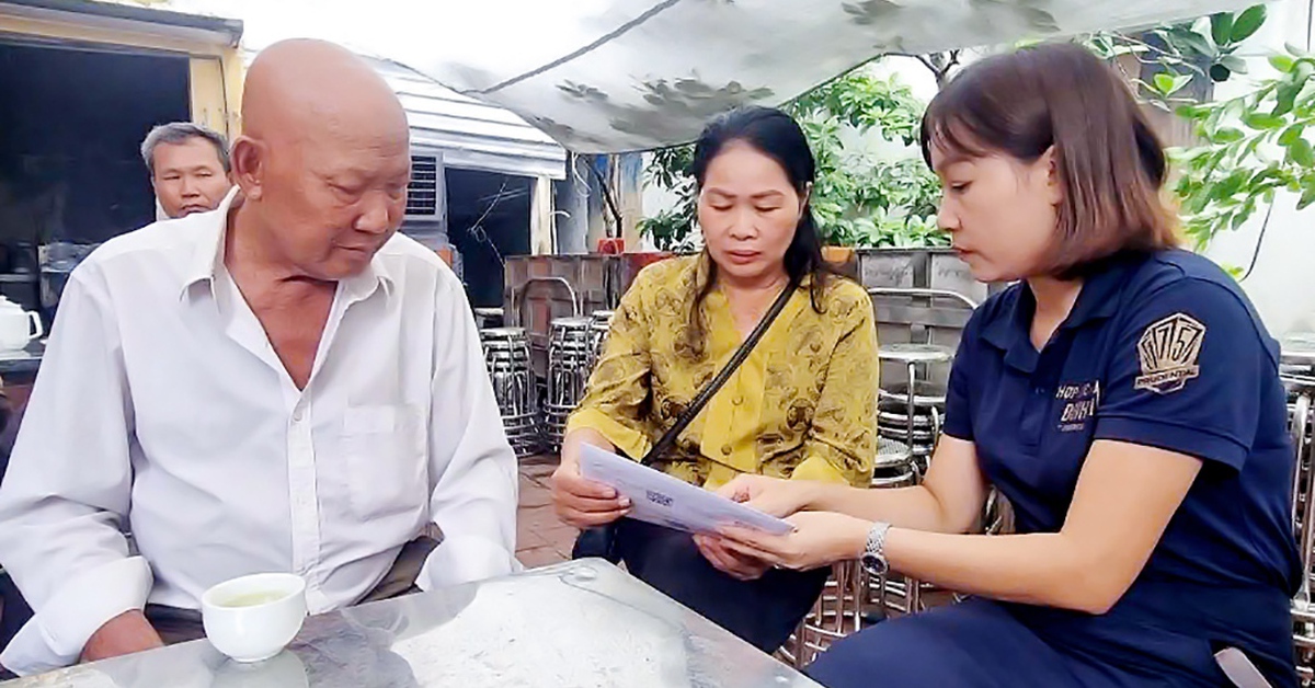 Phía sau hợp đồng bảo hiểm: Phải bên cạnh lúc khách hàng khó khăn nhất