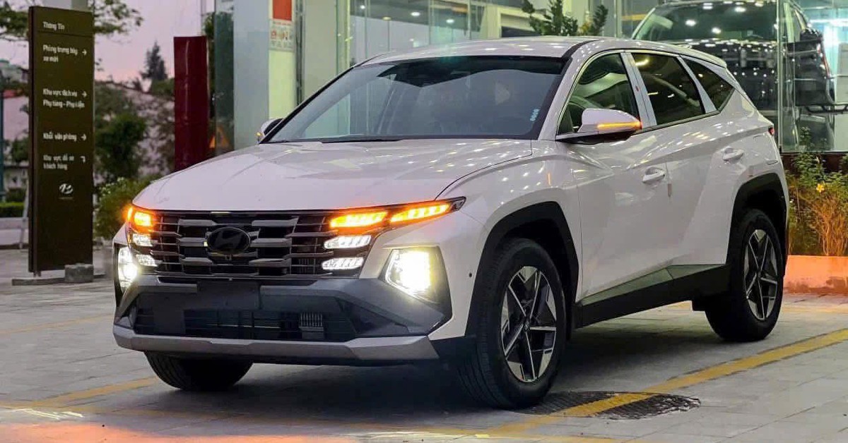 Hyundai Tucson 'Gây Sốc' Giảm Giá Mạnh: Bản Tiêu Chuẩn Cạnh Tầm SUV B, Mazda CX-5 'Chật Vật'?