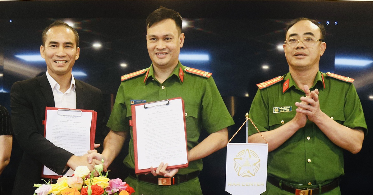 Bộ Công an ký kết dịch vụ xác thực điện tử qua VNeID trong giao dịch chứng khoán