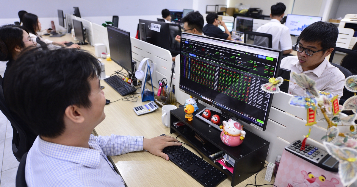 Tin tức sáng 8-8: Dự báo chứng khoán lên 1.600 - 1.650 điểm trong tháng 8