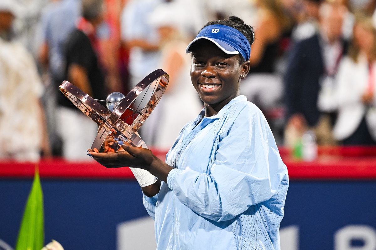 Tay vợt 18 tuổi hạ 4 cựu vô địch Grand Slam để đăng quang giải Canada mở rộng