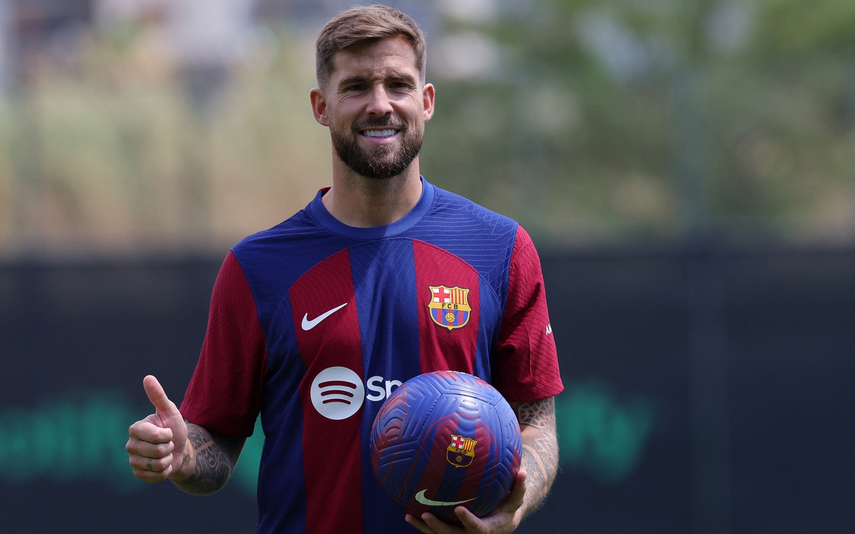 Barca lên tiếng về cú sốc từ Inigo Martinez