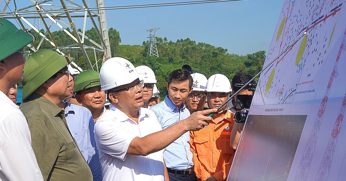 Thủ tướng kiểm tra tiến độ đường dây 500kV quy mô hơn 7.400 tỉ đồng, yêu cầu 19-8 hoàn thành