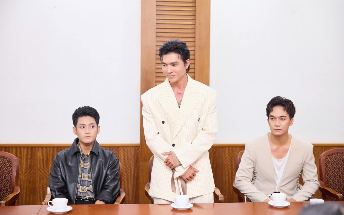 Các diễn viên Mưa đỏ làm việc với Đoàn Thanh niên Bộ Văn hóa