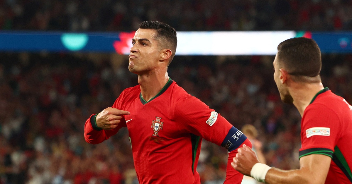 Sự thật việc Ronaldo được trao danh hiệu 'Cầu thủ hay nhất mọi thời đại'