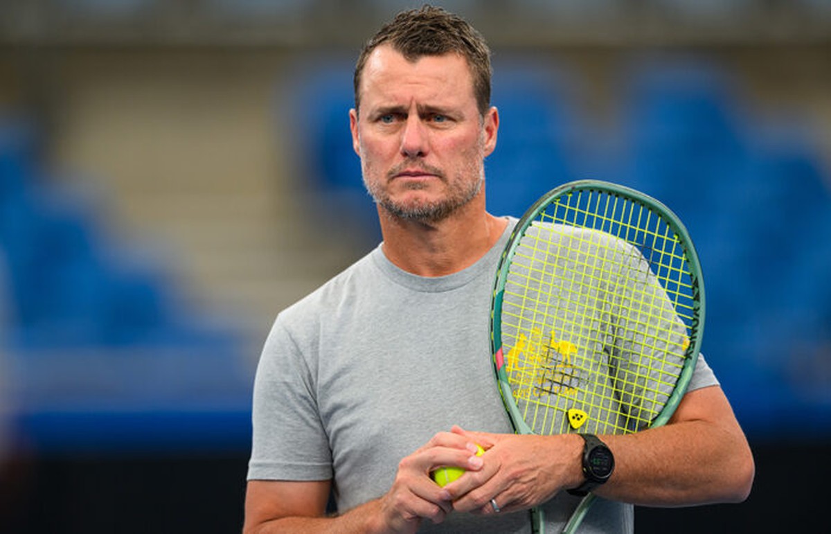 Cựu vô địch Wimbledon bị cấm thi đấu vì đẩy nhân viên 60 tuổi