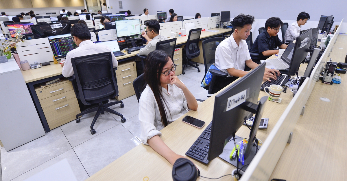 Hồi hộp chờ nâng hạng chứng khoán, tin ra là bán hay 'cầm' tiếp?
